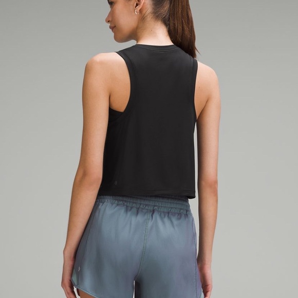 Ultra light waist-length tank top - Picture 2 of 3